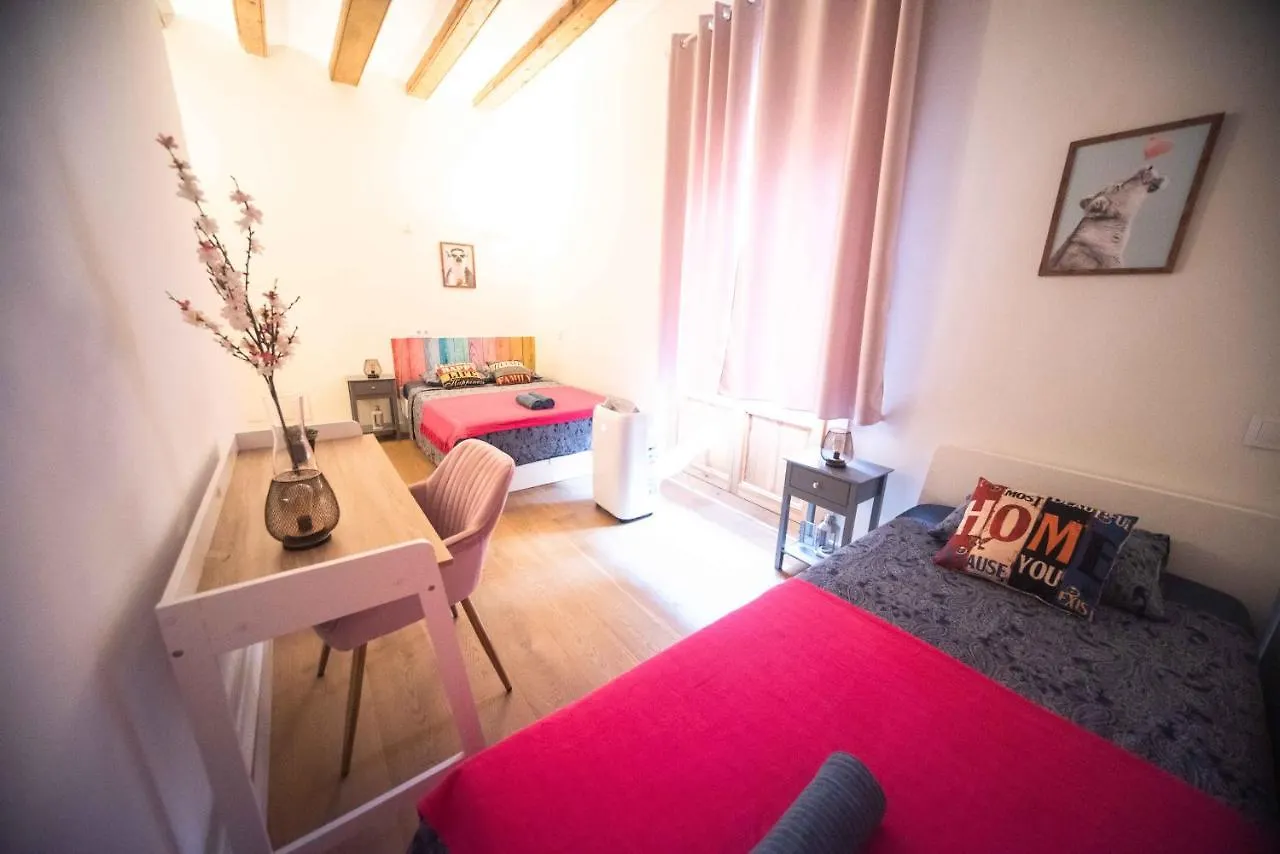 Born Rooms - St Caterina Barcelona Hostel