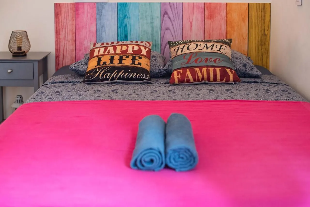 Born Rooms - St Caterina Barcelona Hostel