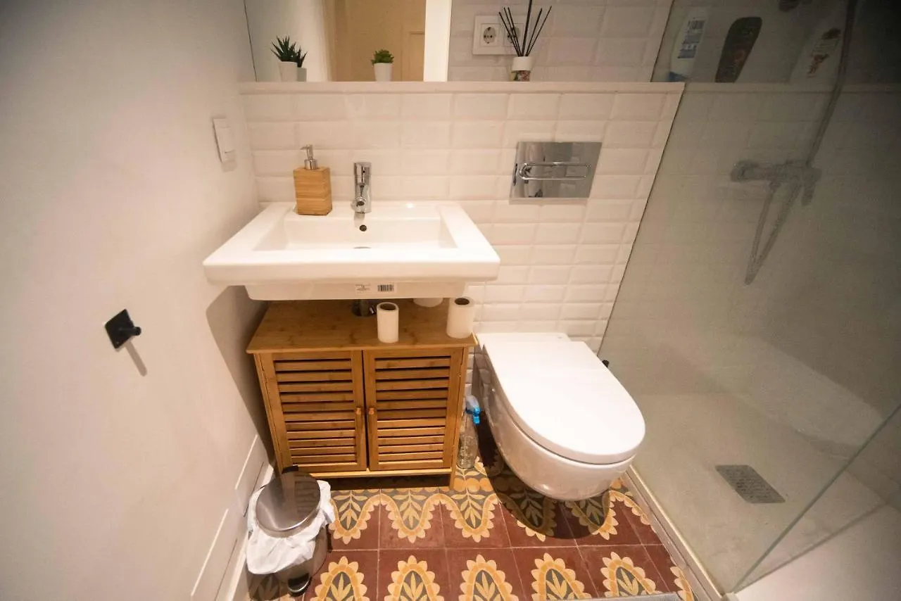 Born Rooms - St Caterina Barcelona Hostel