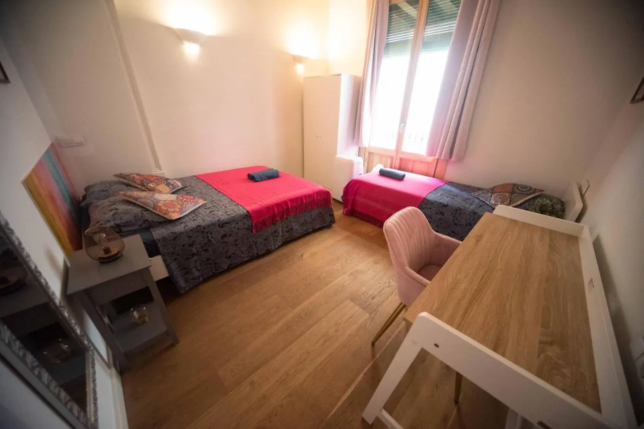 Born Rooms - St Caterina Barcelona Hostel